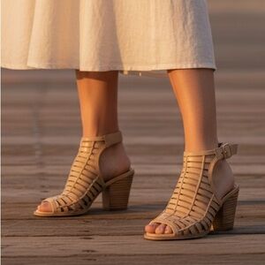 GB Gianni Bini Tan Caged Wedge Sandals size 7.5